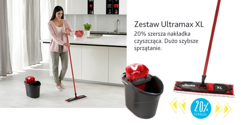 Pani myjąca podłogę w kuchni mopem Ultramax Box XL z szersza nakładką